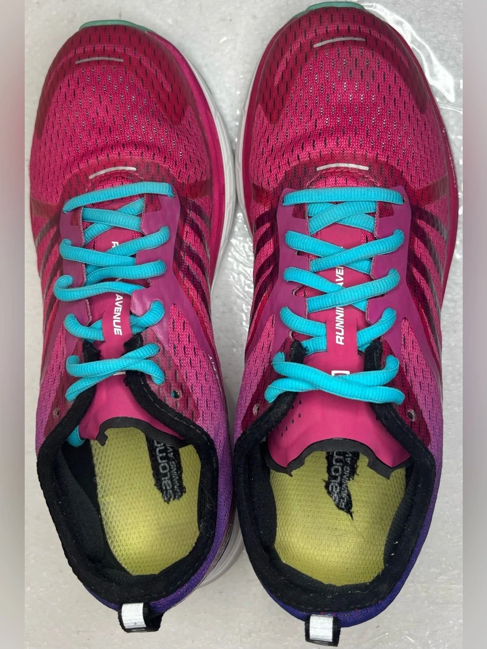 Salomon Women's Running Avenue Athletic Shoes with Turquoise Laces Size 8.5